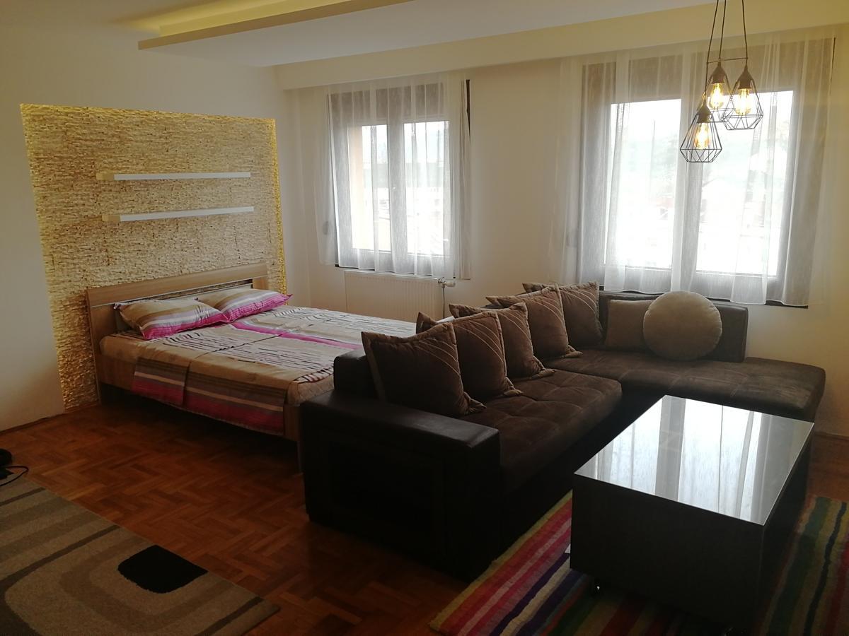 Apartment Aleksija Nis Luaran gambar