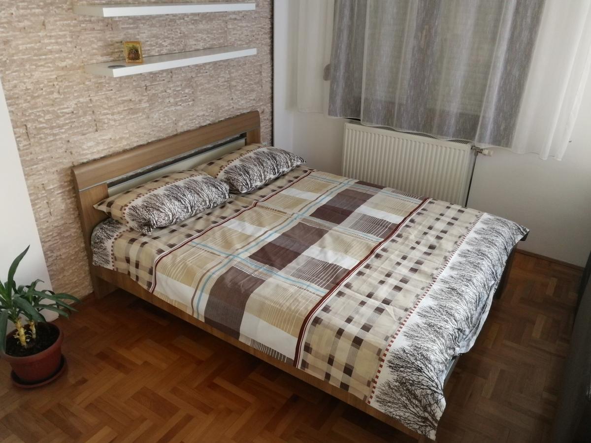 Apartment Aleksija Nis Luaran gambar